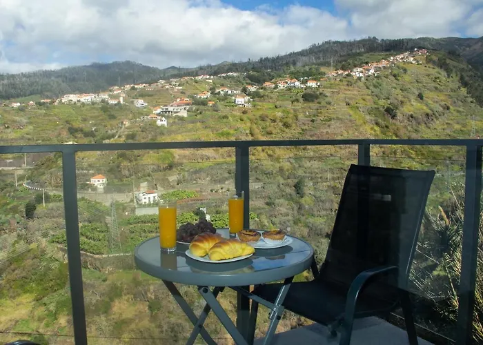 Casa de hóspedes Amoreira House Calheta (Madeira)